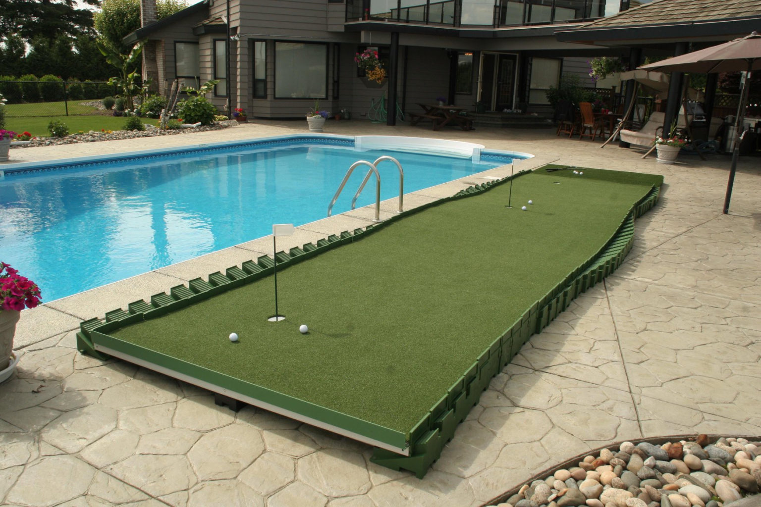 Aqua Greens Takes Putting to the Extreme Aqua Greens